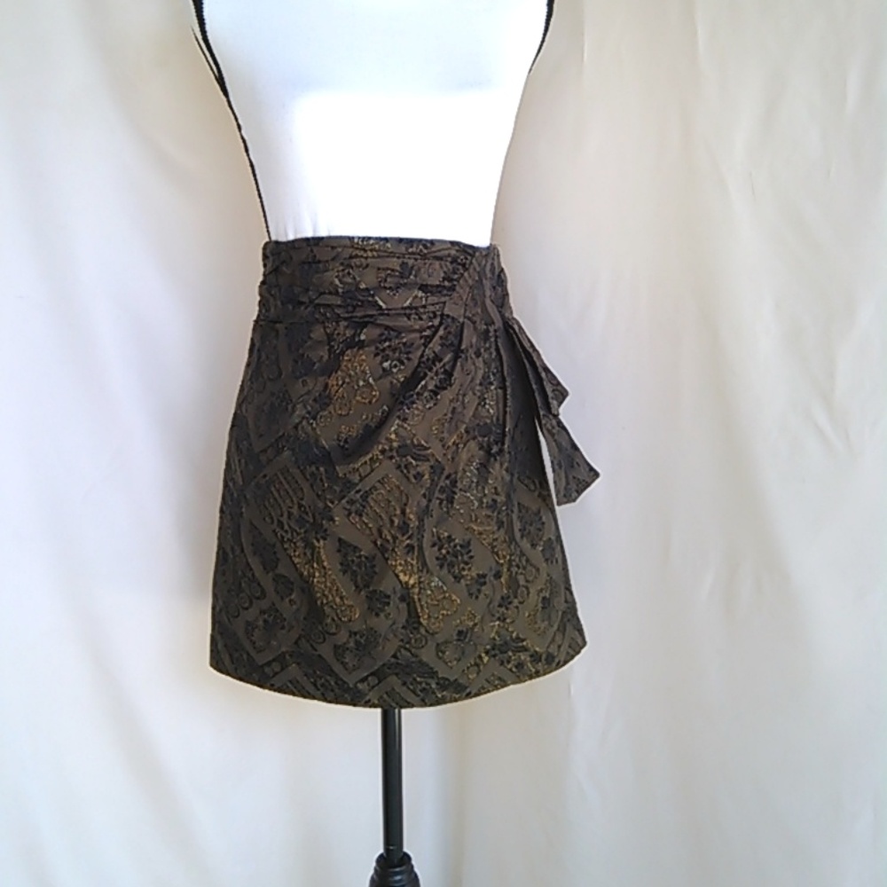 Forever 21 Metallic Gold Jacquard Pattern Mini High Waisted Skirt Size S